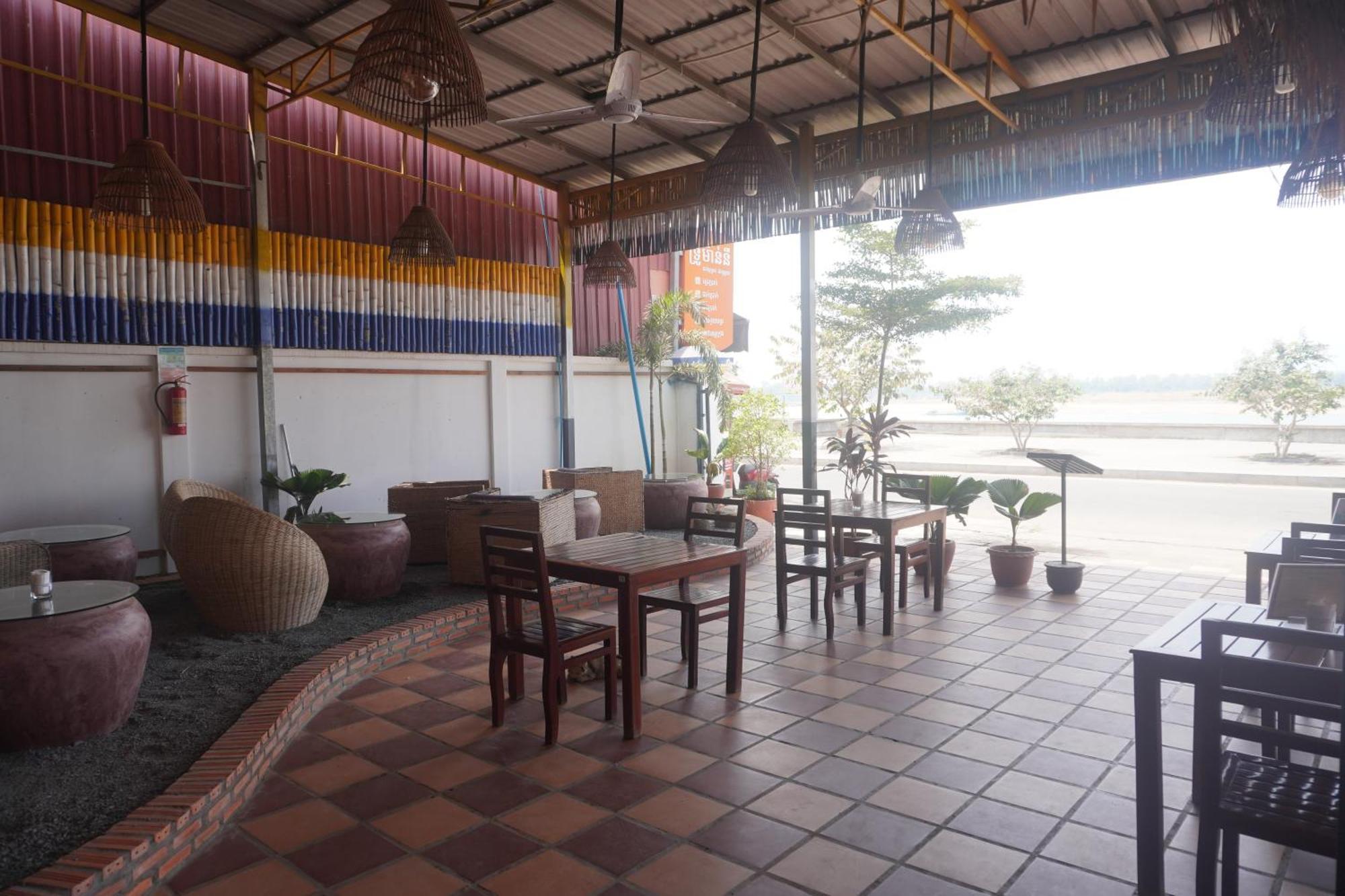 Hotel Le Tonle Krâchéh Zewnętrze zdjęcie